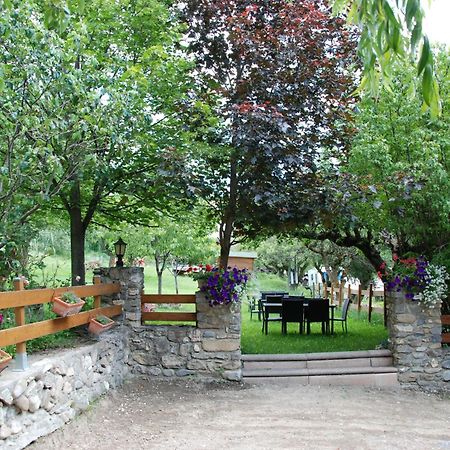 Hotel & Restaurant Le Chalvet Амбрюн Екстериор снимка
