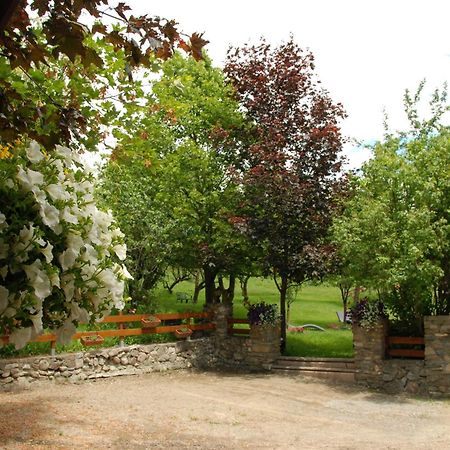 Hotel & Restaurant Le Chalvet Амбрюн Екстериор снимка